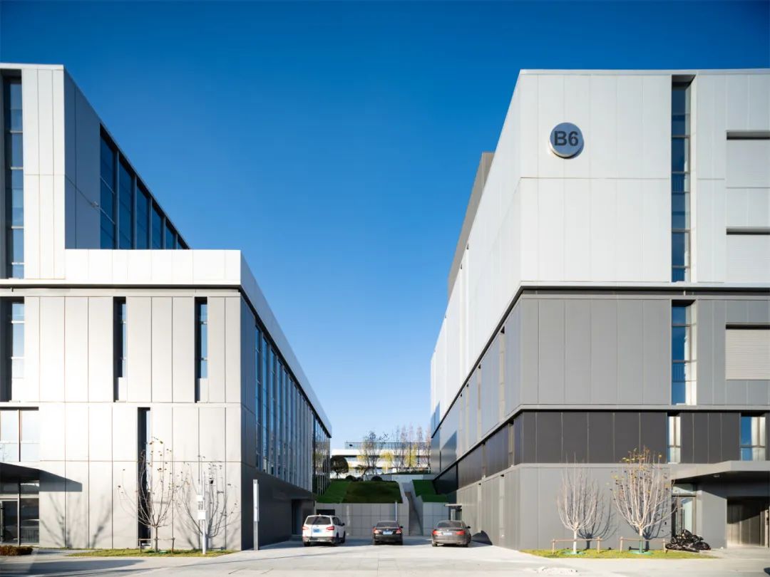 Wiskind delivers within 30 days, empowering the curtain wall aesthetics of the Huan Cishan project!(图3)