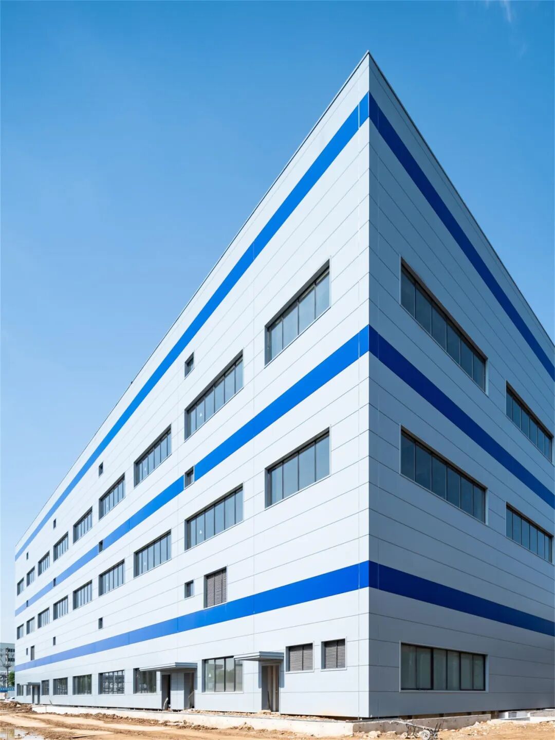 Aesthetics and Function: A Crossover Solution for a Pharmaceutical Facility(图1)