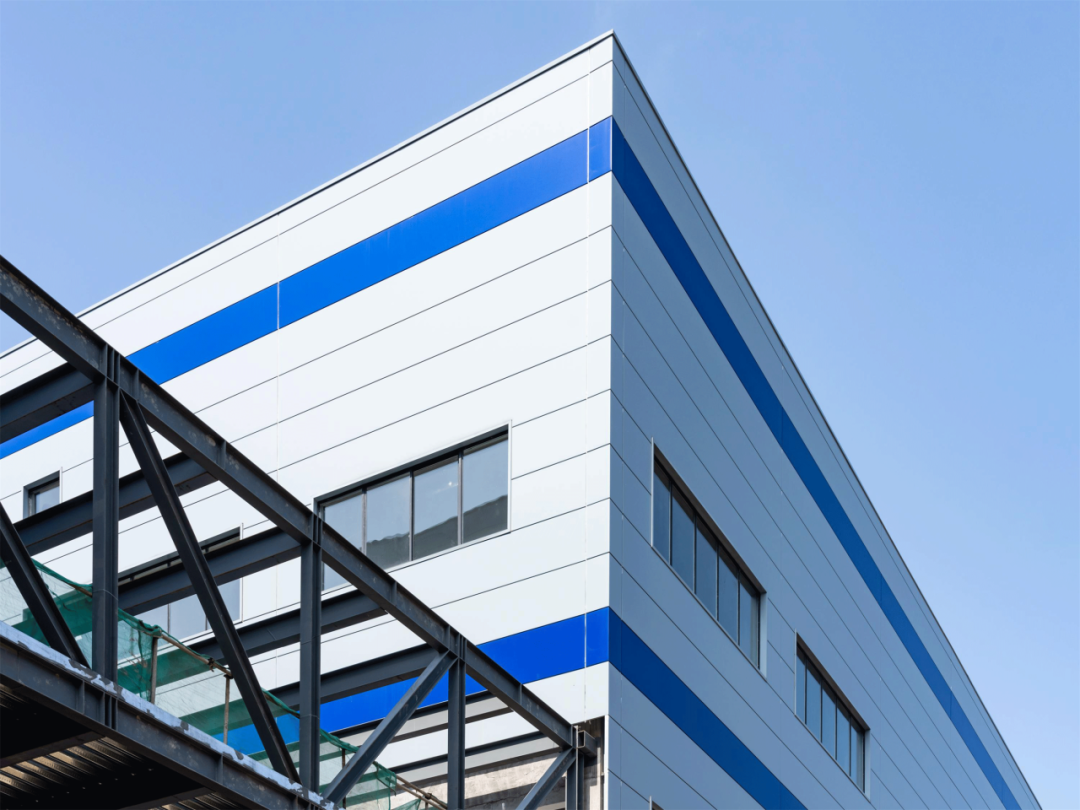 Aesthetics and Function: A Crossover Solution for a Pharmaceutical Facility(图3)