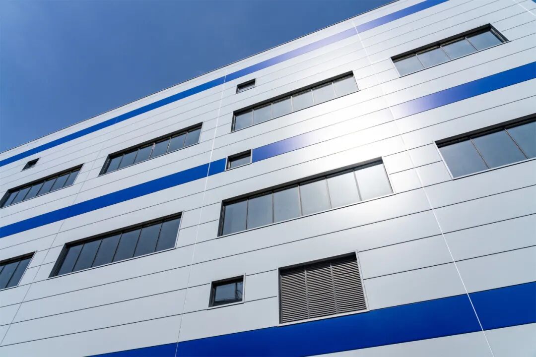 Aesthetics and Function: A Crossover Solution for a Pharmaceutical Facility(图5)