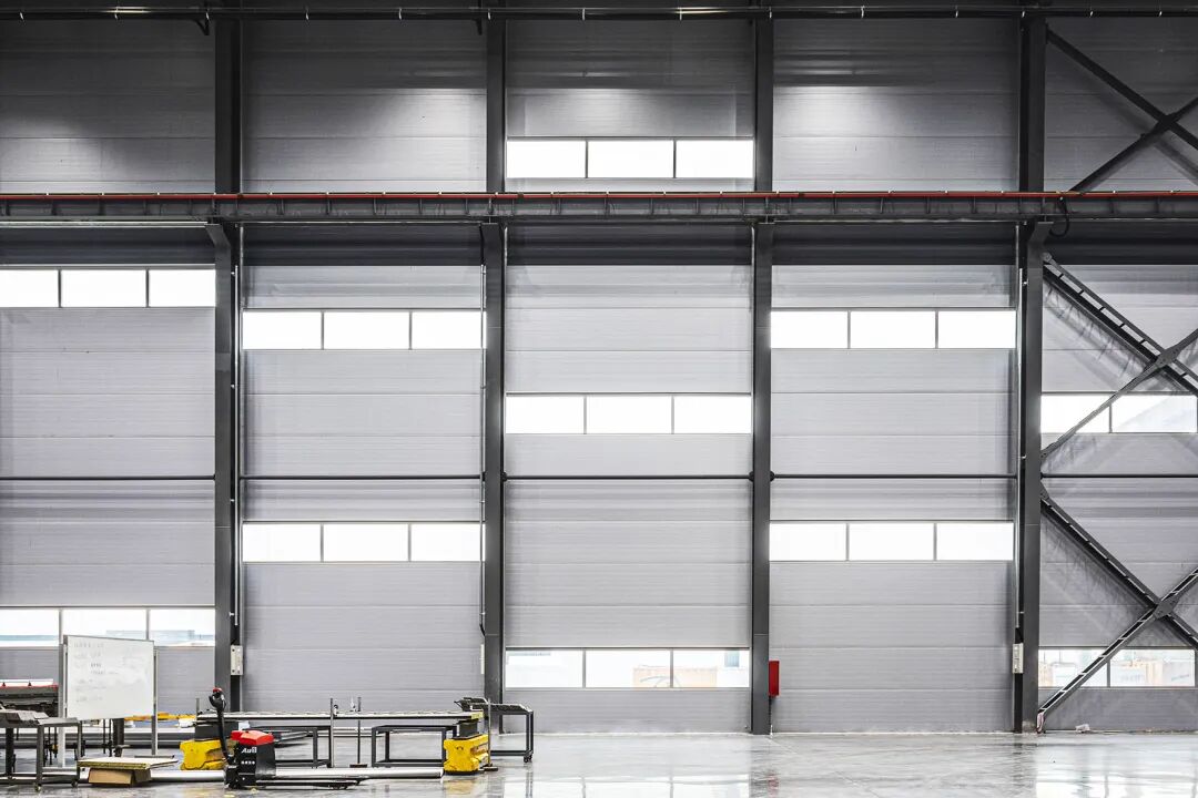Purlin-Based vs. Purlin-Less Wall Systems in Industrial Buildings: A Technical Selection Guide(图5) Purlin-Based vs. Purlin-Less Wall Systems in Industrial Buildings: A Technical Selection Guide(图5)