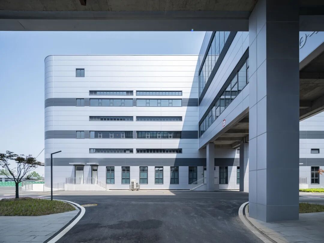 Purlin-Based vs. Purlin-Less Wall Systems in Industrial Buildings: A Technical Selection Guide(图3) Purlin-Based vs. Purlin-Less Wall Systems in Industrial Buildings: A Technical Selection Guide(图3)